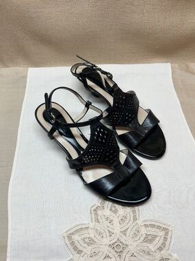 Naturalizer N5 Comfort Black Leather T-Strap Sandals Women's Size 10 Narrow